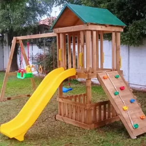 CASA ELEVADA CON COLUMPIO Y TRAPECIO